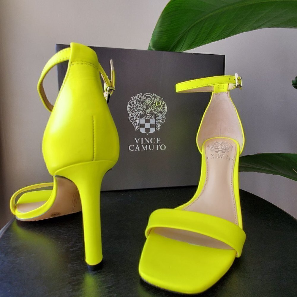 VINCE CAMUTO ANKLE STRAP